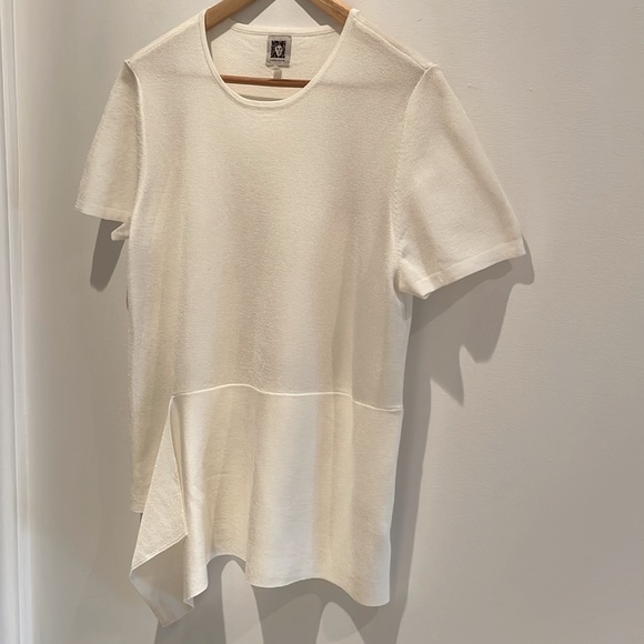 Anne Klein Women’s Ivory Asymmetrical Short Sleeve Crewneck Sweater Top. - Picture 4 of 6